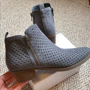 Carlos Santana perforated booties size 7.5